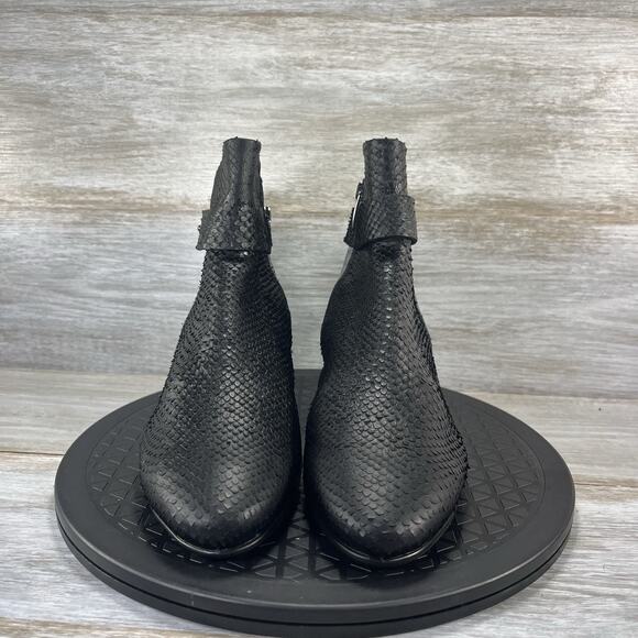 ECCO Women’s Sculptured Black Leather Embossed Ankle Boots Size EU 39 US 8.5 - Picture 2 of 9